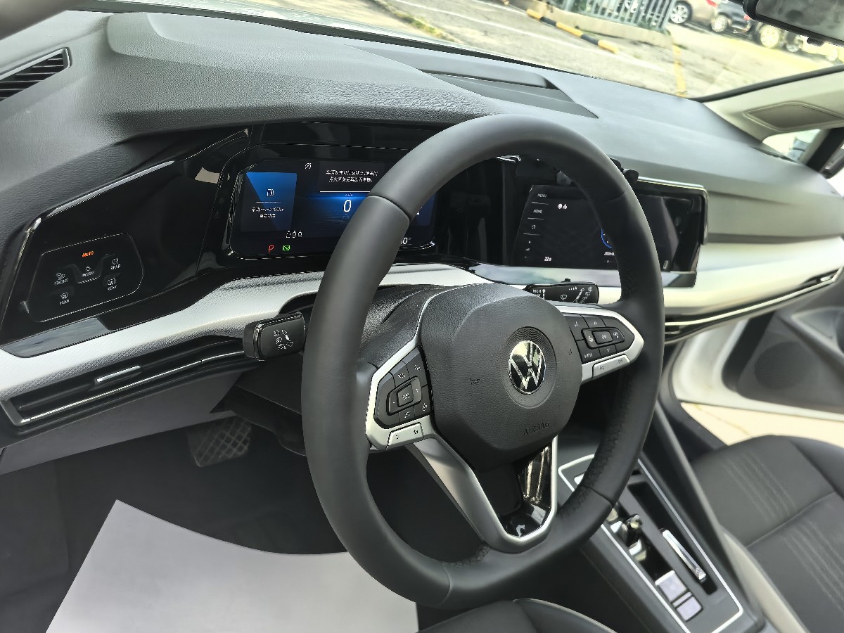 Volkswagen Golf 2024 car image #11