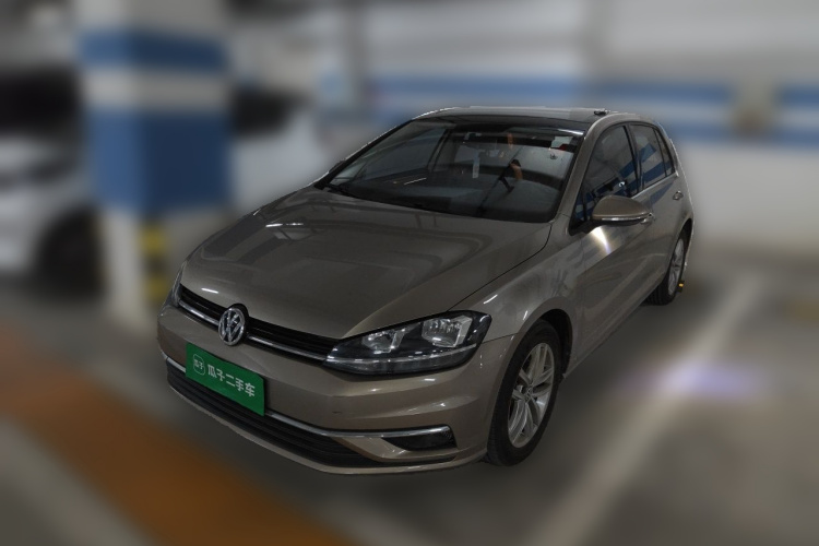 Volkswagen Golf 2018 car image #2
