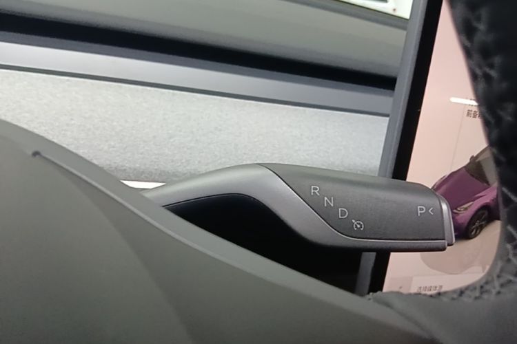 Tesla Model Y 2024 #14 Tesla Model Y 2024 car image #14