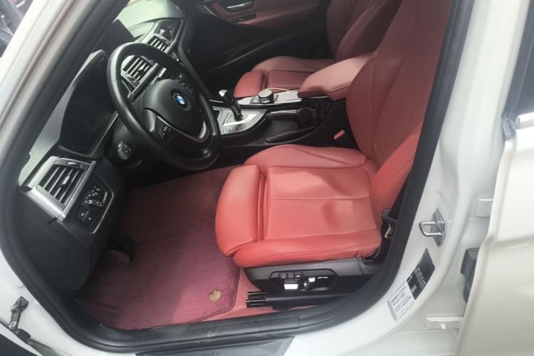 BMW 3 Series 2018 car image #15