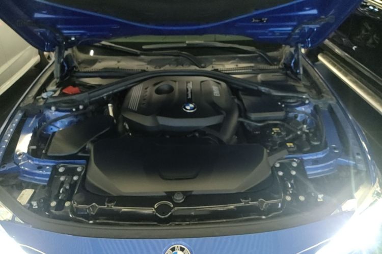 BMW 3 Series 2018 immagine di auto #18