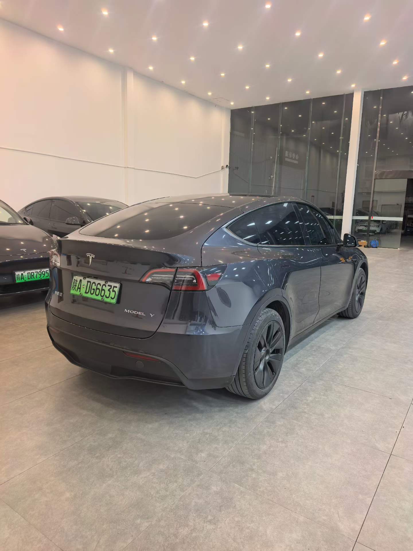 Tesla Model Y 2024 #7 Tesla Model Y 2024 car image #7