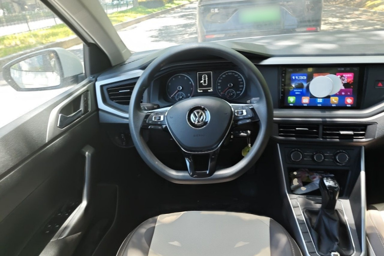Volkswagen Polo 2019 car image #15