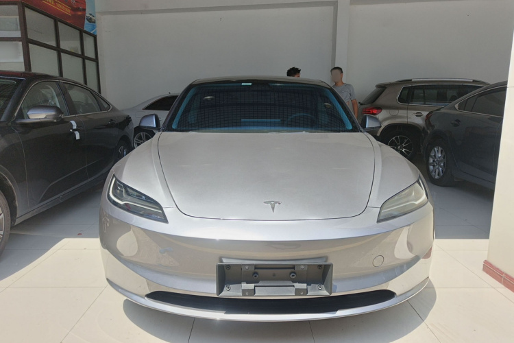 Tesla Model 3 2025 car image #3