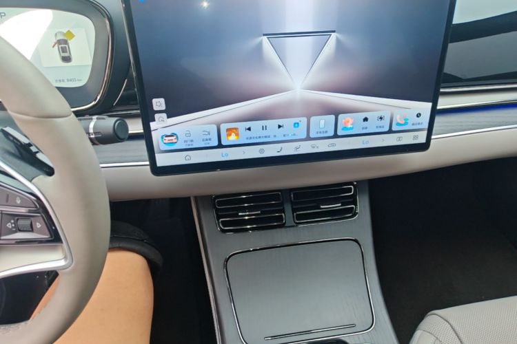 BYD Han 2025 car image #13