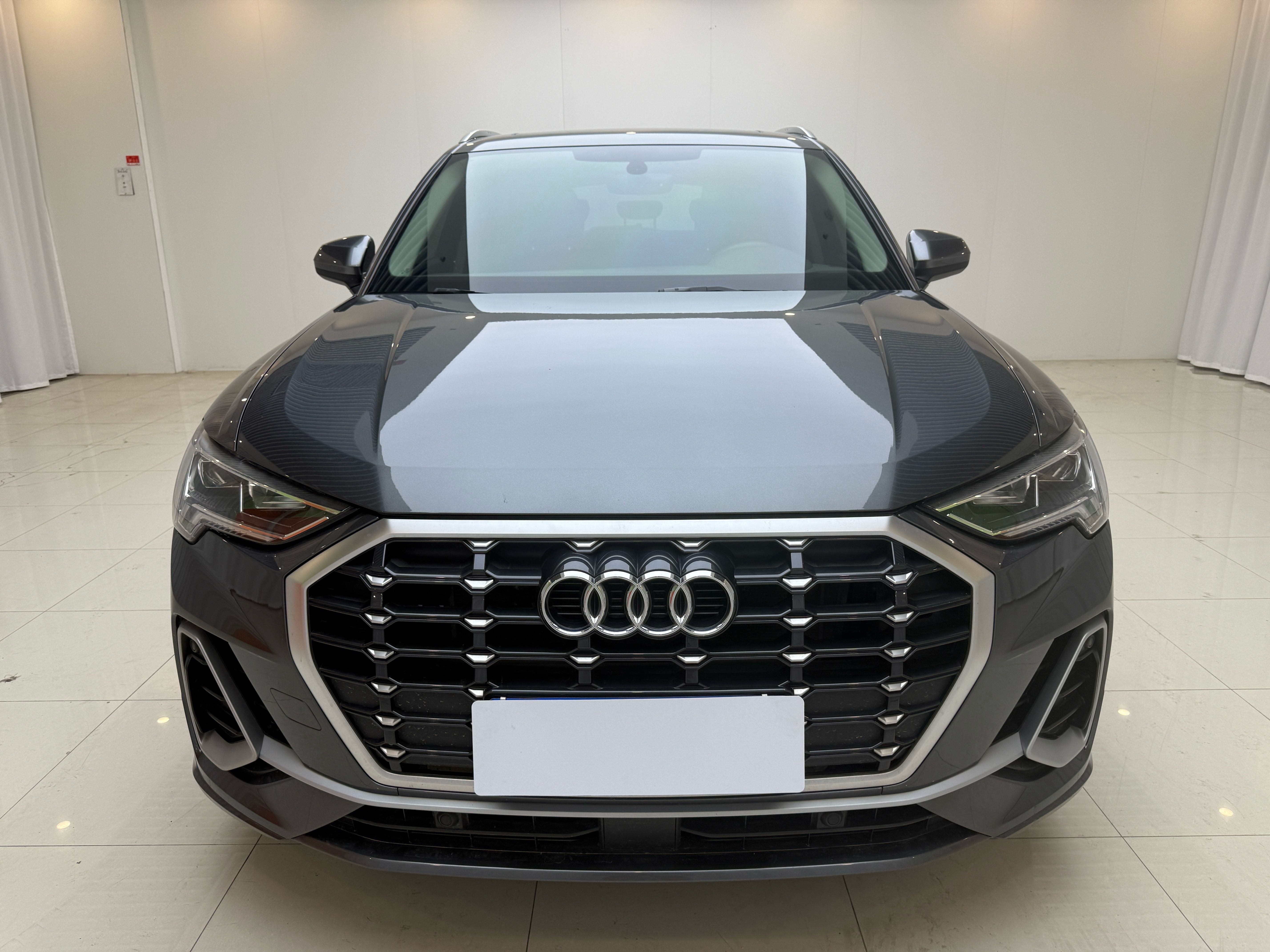 Audi Q3 2023 car image #4