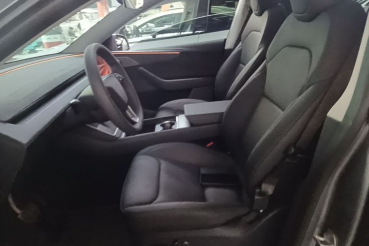Tesla Model Y 2025 #19 Tesla Model Y 2025 car image #19
