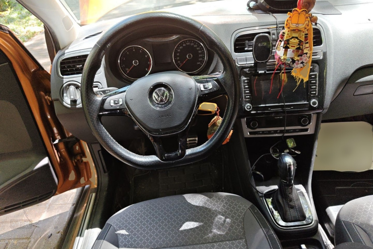 Volkswagen Polo 2016 car image #12