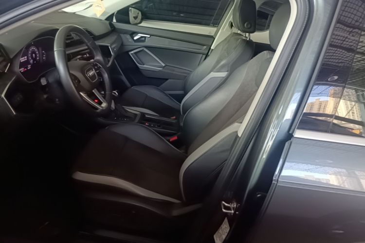 Audi Q3 2020 car image #19