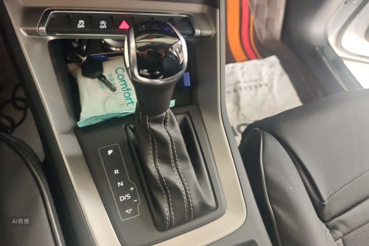 Audi Q3 2020 car image #16