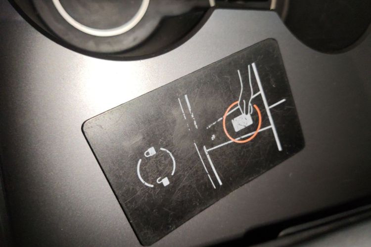Tesla Model Y 2023 car image #9