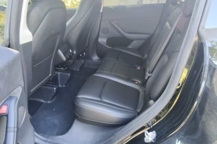 Tesla Model Y 2024 car image #19