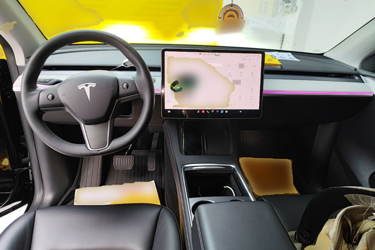 Tesla Model Y 2023 car image #10