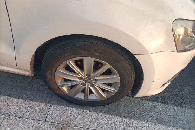 Volkswagen Polo 2014 car image #9