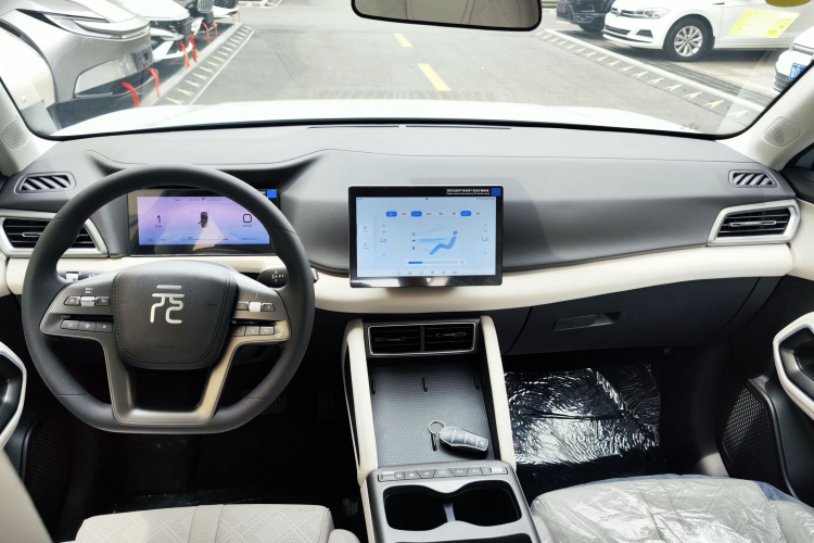 BYD YuanUP 2025 car image #10