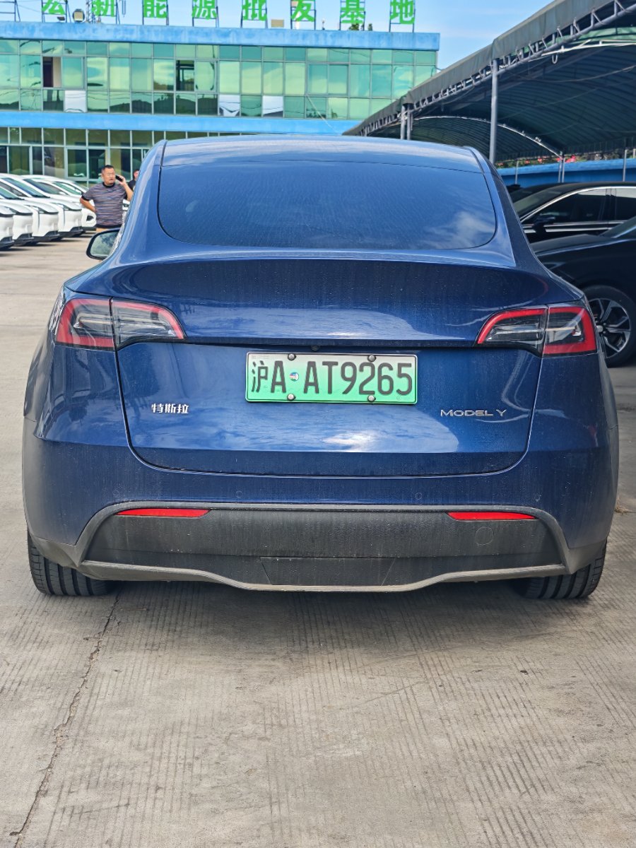 Tesla Model Y 2023 #5 Tesla Model Y 2023 car image #5