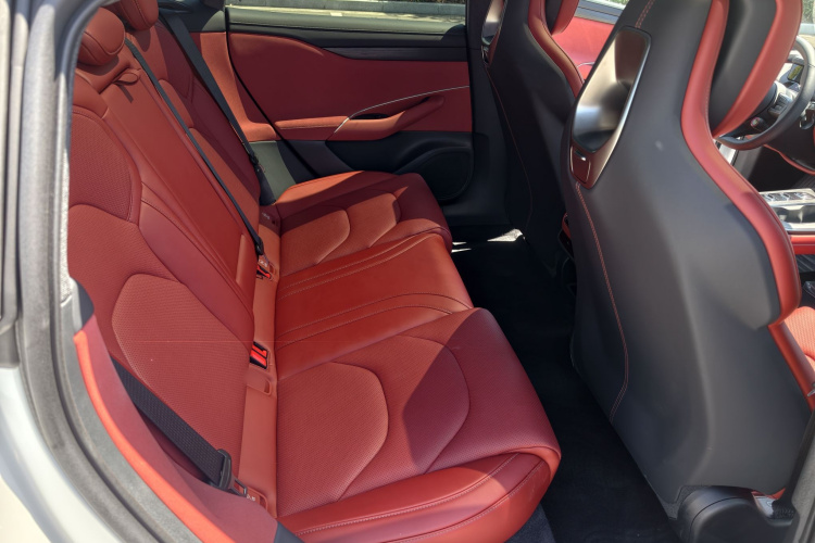 MI SU7 2024 imagen de coche #10