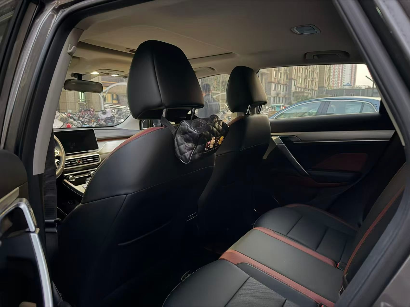 GEELY Coolray 2022 immagine di auto #3