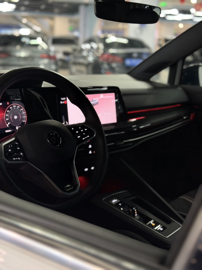 Volkswagen Golf 2023 car image #8