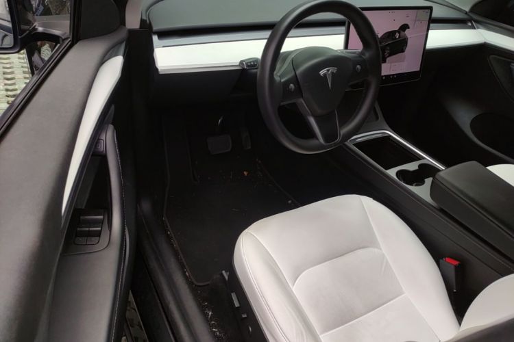 Tesla Model Y 2021 #16 Tesla Model Y 2021 car image #16