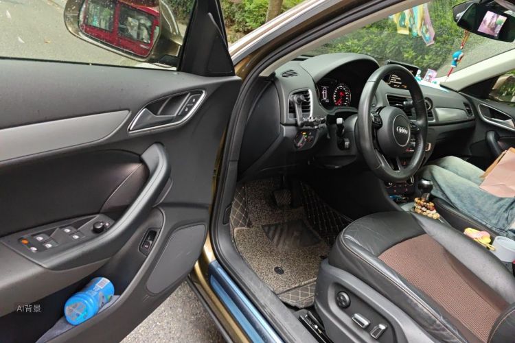 Audi Q3 2018 car image #18