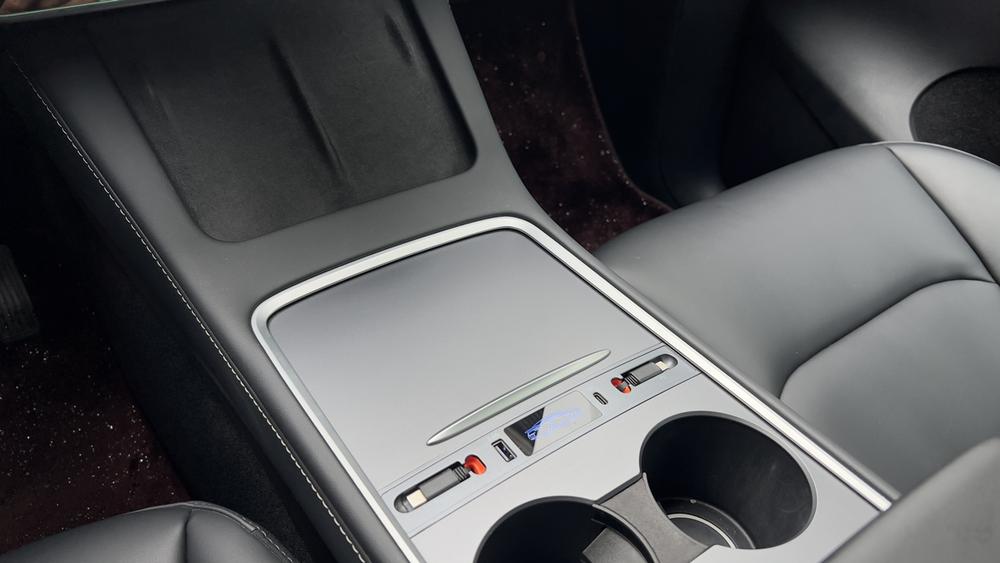 Tesla Model Y 2021 #10 Tesla Model Y 2021 car image #10