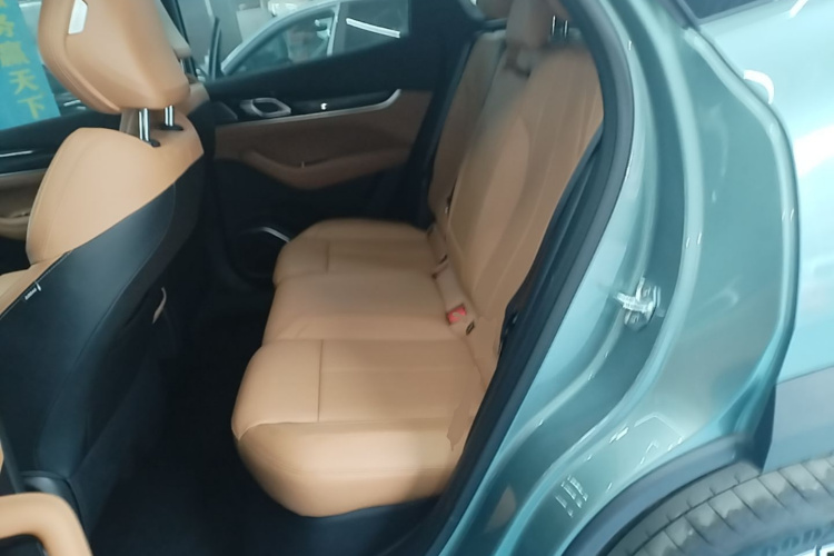 GEELY Boyue L 2025 car image #17