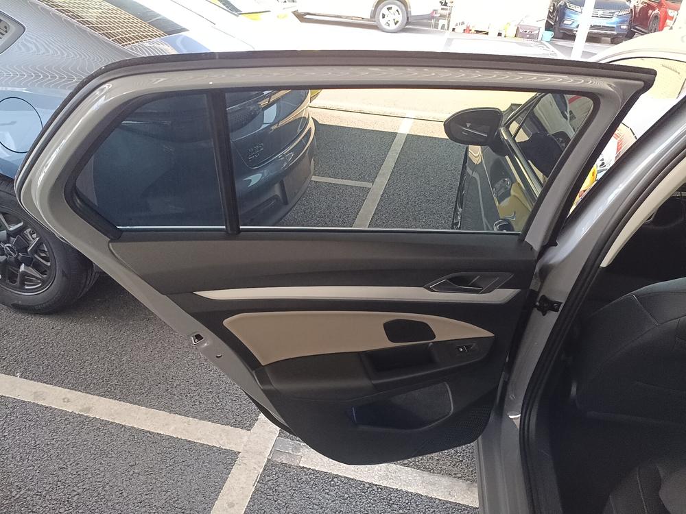 Volkswagen Golf 2025 car image #24