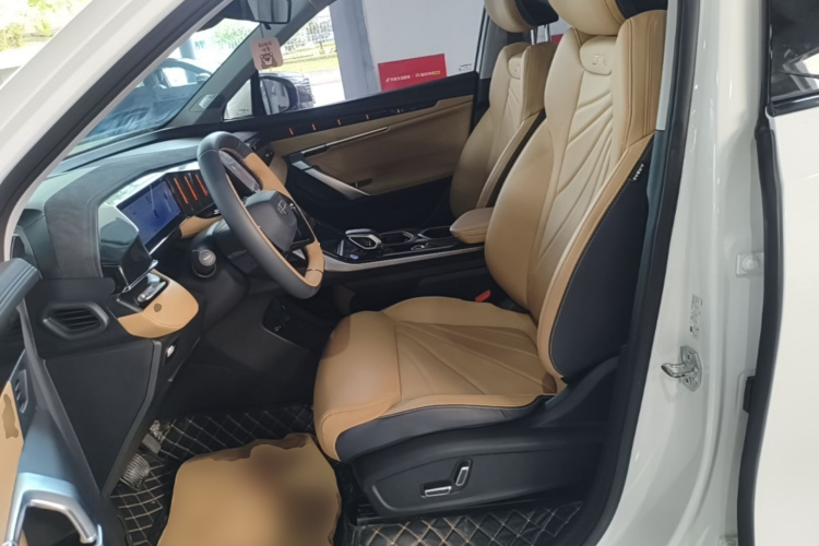 GEELY Boyue L 2023 car image #15