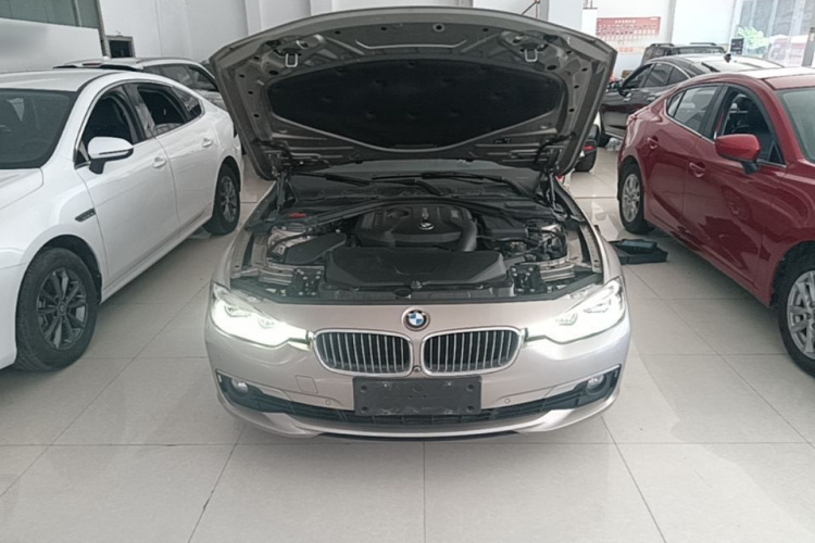 BMW 3 Series 2019 immagine di auto #20
