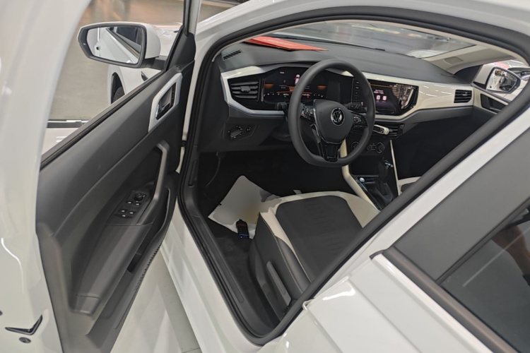Volkswagen Polo 2023 car image #16