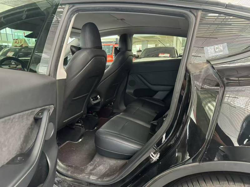 Tesla Model Y 2023 car image #4