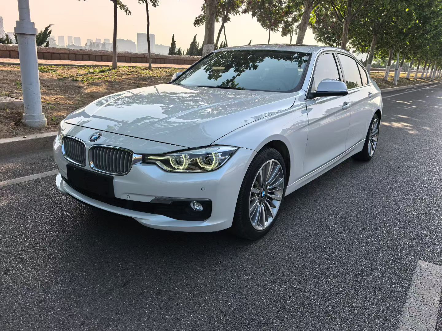 BMW 3 Series 2019 BMW 3 Series 2019 car image