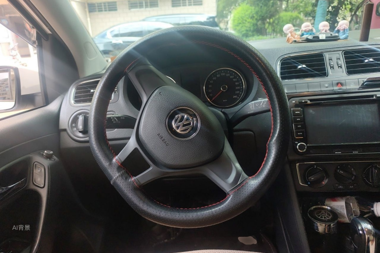 Volkswagen Polo 2015 car image #12