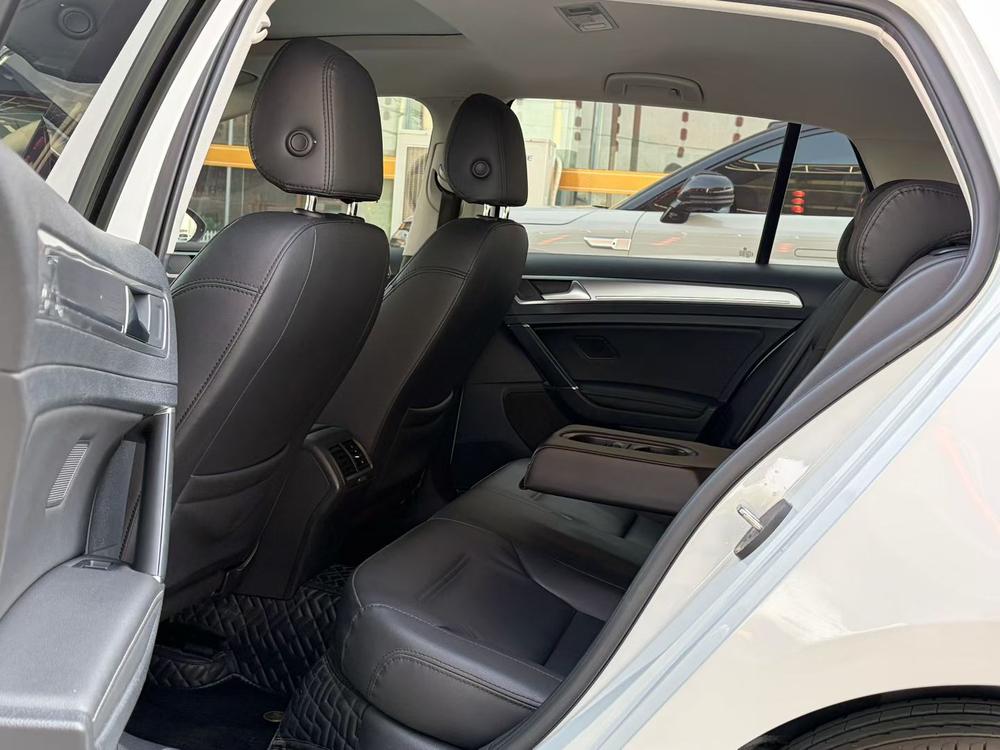 Volkswagen Golf 2018 car image #10