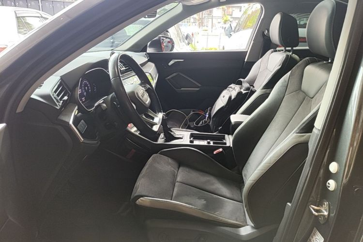 Audi Q3 2020 car image #15
