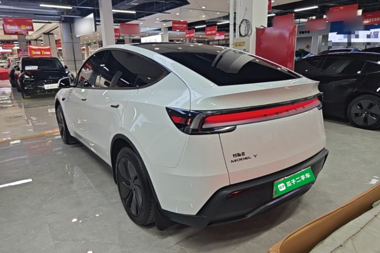 Tesla Model Y 2025 #5 Tesla Model Y 2025 immagine di auto #5
