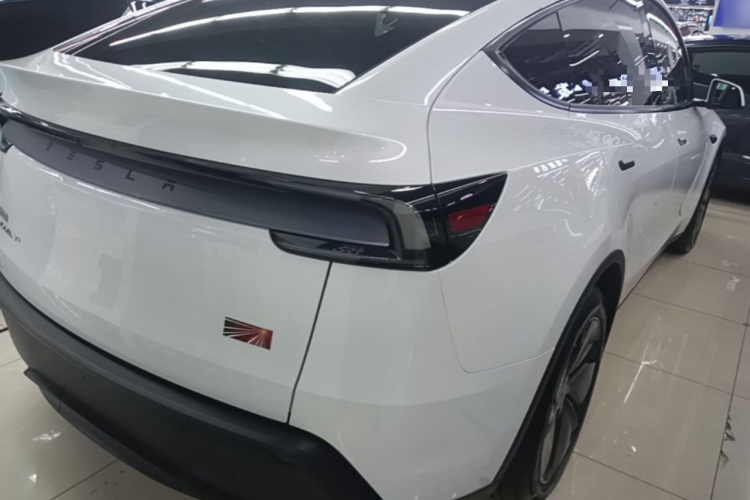 Tesla Model Y 2025 #7 Tesla Model Y 2025 car image #7
