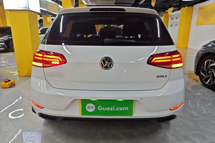 Volkswagen Golf 2018 car image #6