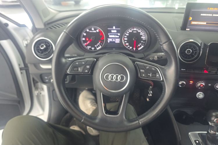 Audi A3 2018 car image #11
