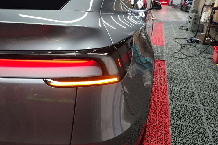Tesla Model Y 2025 #8 Tesla Model Y 2025 car image #8