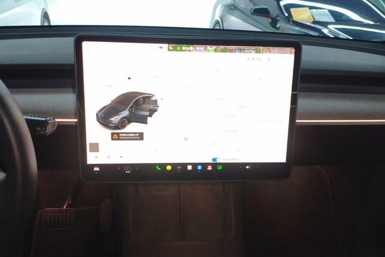 Tesla Model Y 2024 car image #13