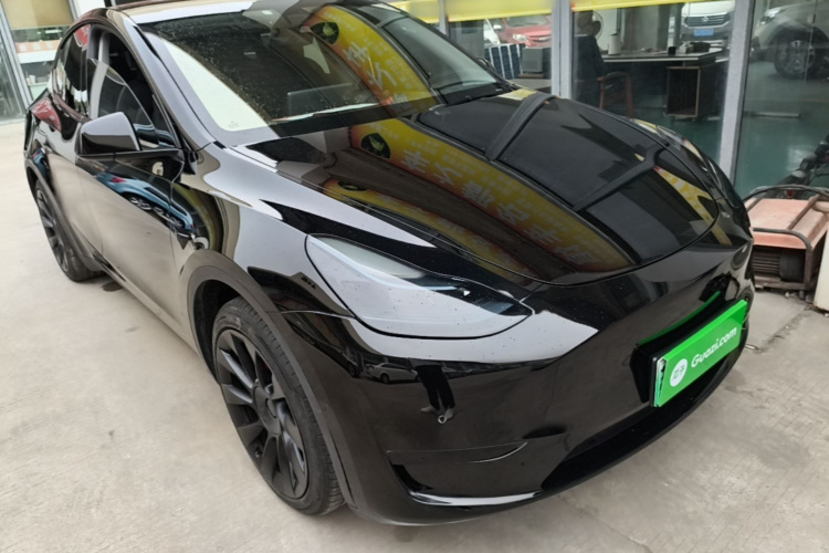 Tesla Model Y 2023 car image #4