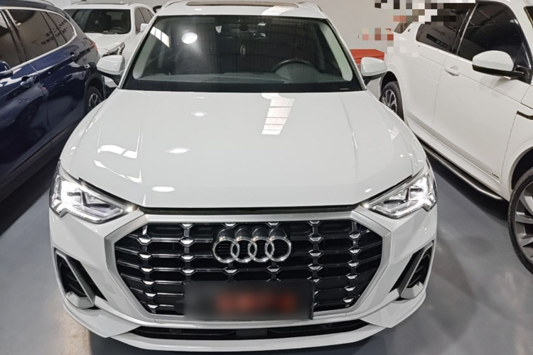 Audi Q3 2023 car image #3