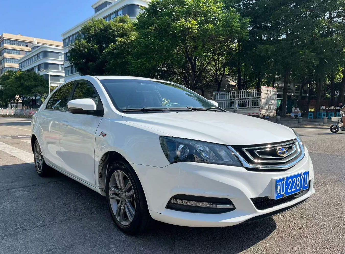 GEELY Emgrand 2017 car image #3