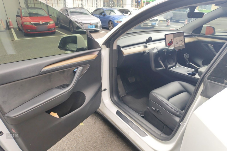 Tesla Model Y 2021 #18 Tesla Model Y 2021 car image #18