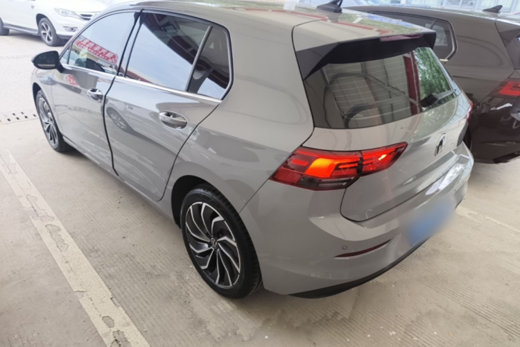 Volkswagen Golf 2024 car image #5