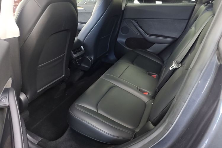Tesla Model Y 2022 immagine di auto #17