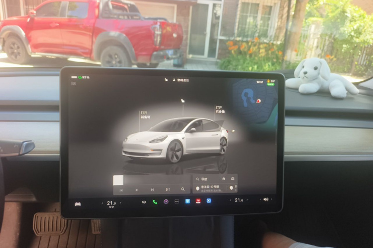 Tesla Model 3 2023 car image #16