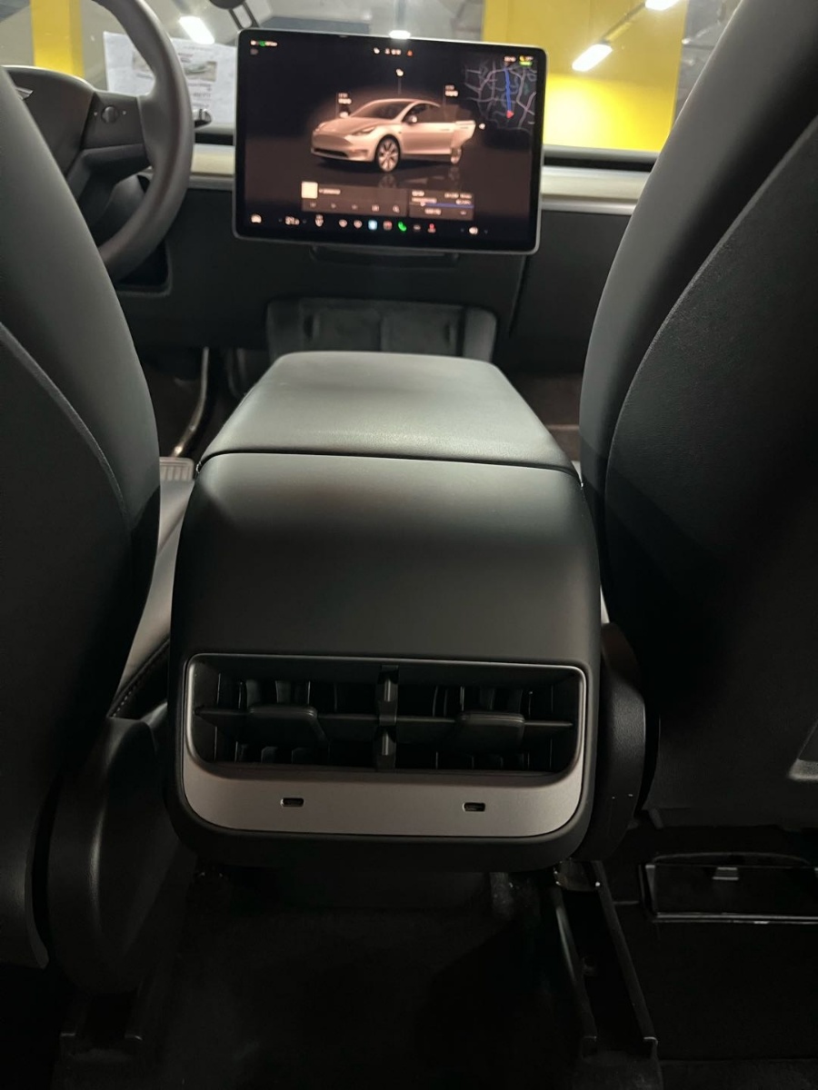 Tesla Model Y 2023 #7 Tesla Model Y 2023 car image #7